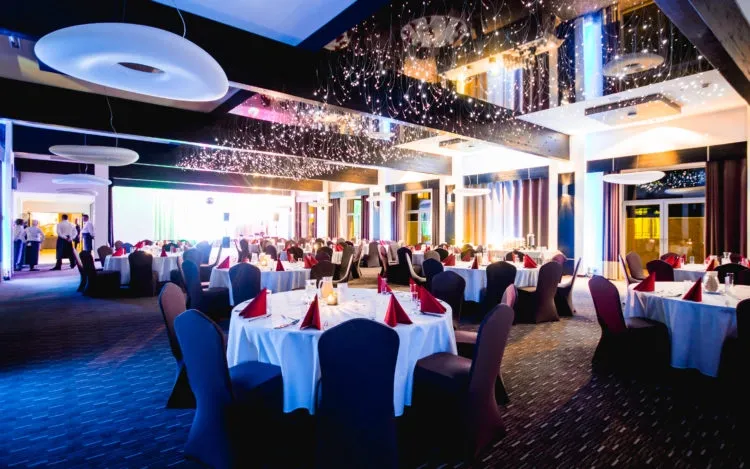 Elegancka sala restauracyjna